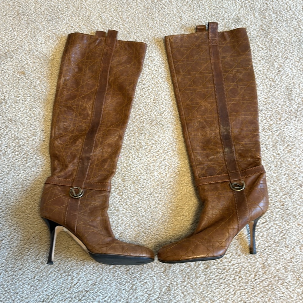 Knee high quilted leather boots. - Picture 4 of 5